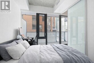 161 Roehampton Ave in Toronto, ON - Building Photo - Building Photo