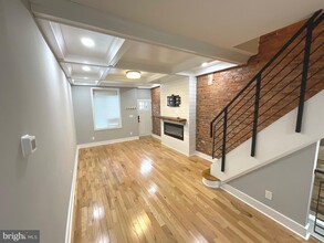 2427 1/2 E Huntingdon St in Philadelphia, PA - Building Photo - Building Photo