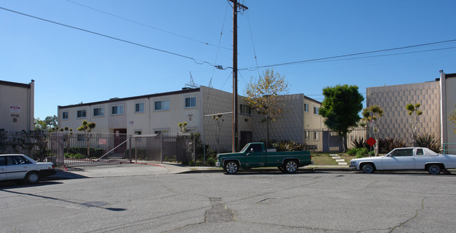 Simpson Arbor in North Hollywood, CA - Building Photo - Building Photo