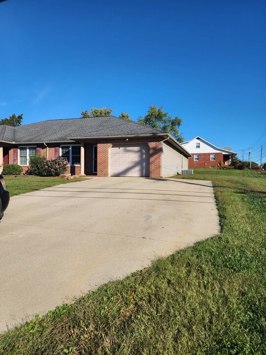 222 E 17th St in Jasper, IN - Building Photo