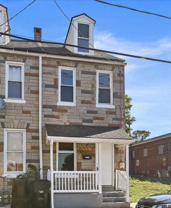 1927 Logan St in Harrisburg, PA - Foto de edificio