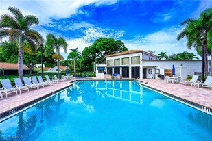 719 Reef Point Cir in Naples, FL - Building Photo