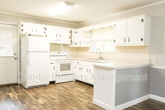 730 Roberta Dr in Rossville, GA - Building Photo - Building Photo