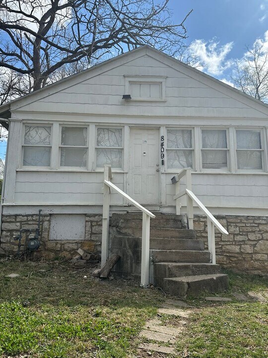 8409 Park Ave in Kansas City, MO - Building Photo
