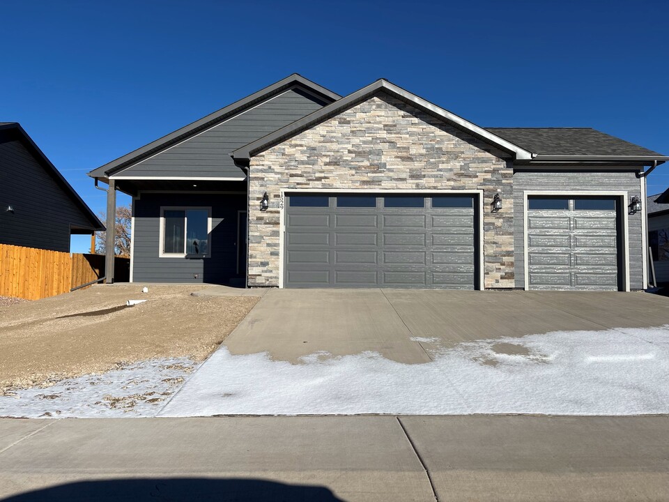 1529 Magpie Gulch St in Montrose, CO - Building Photo