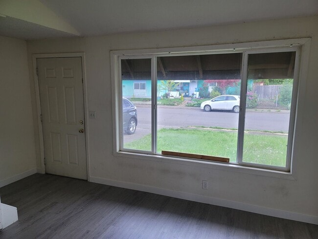 666-668 N 52nd Pl in Springfield, OR - Building Photo - Building Photo