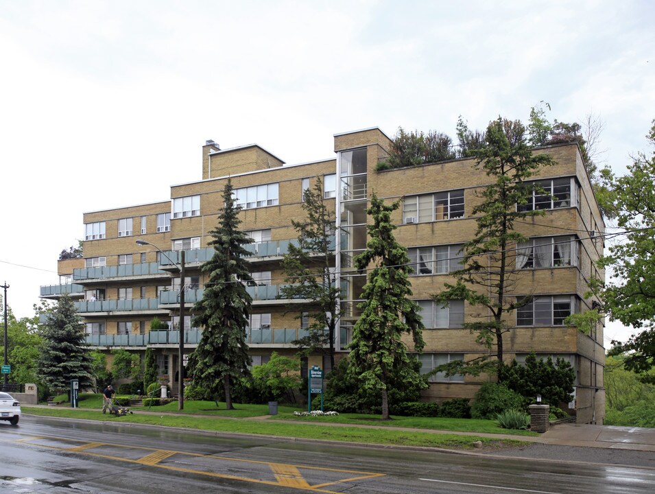 Riverview Plaza in Toronto, ON - Building Photo