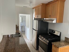 1023 E Spazier Ave in Burbank, CA - Building Photo - Building Photo