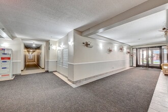 L'Ambiance Ouest in Dollard-des-Ormeaux, QC - Building Photo - Building Photo