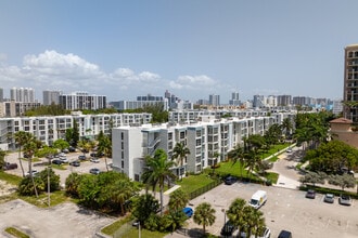 Avila Condominium in Sunny Isles Beach, FL - Building Photo - Building Photo