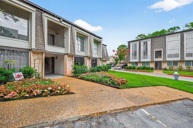 12633 Memorial Dr in Houston, TX - Building Photo - Building Photo