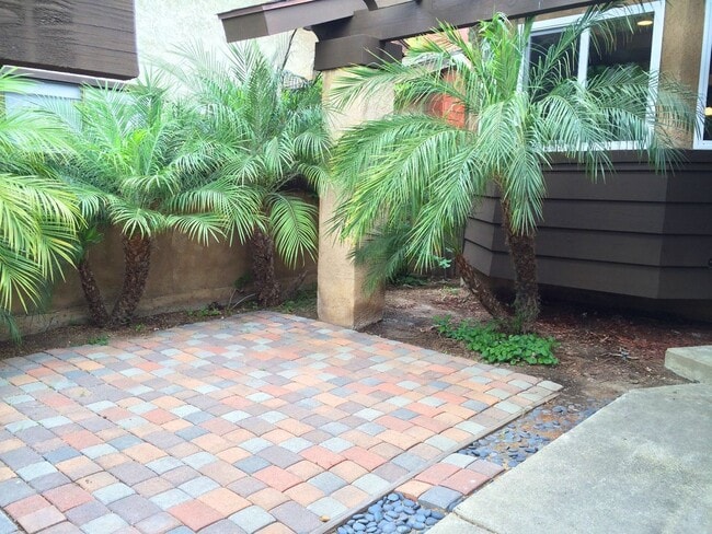 255 S La Linda Dr in Orange, CA - Building Photo - Building Photo