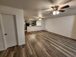 1385 TX-332 Loop in Liberty Hill, TX - Building Photo - Building Photo
