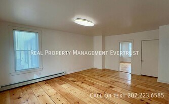 56 ME-133 in Winthrop, ME - Building Photo