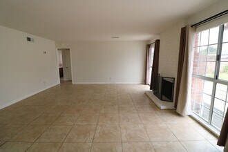 7516 Shoup Ave in Los Angeles, CA - Building Photo - Building Photo