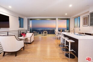 6985 Trolleyway S in Los Angeles, CA - Building Photo