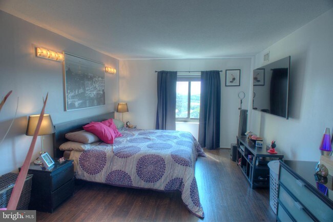 309 Yoakum Pkwy-Unit -1212 in Alexandria, VA - Building Photo - Building Photo