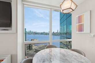 77 Hudson St, Unit 3203 in Jersey City, NJ - Building Photo - Building Photo