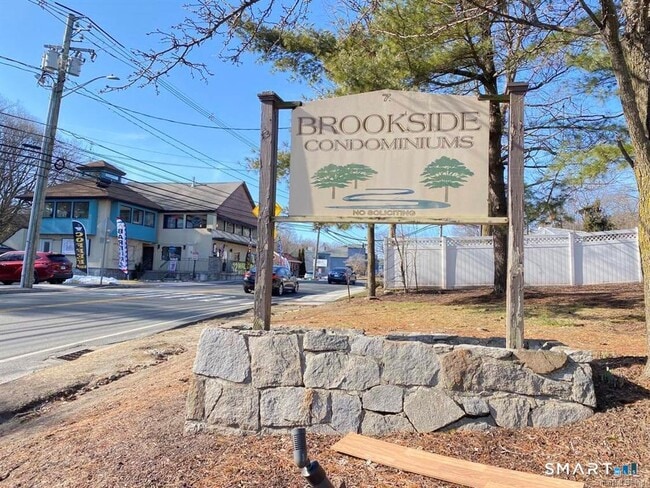 property at 7 Padanaram Rd