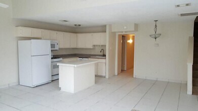 1014 Graham Dr in Tomball, TX - Foto de edificio - Building Photo