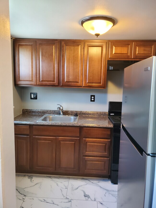2427 Iverson St in Hillcrest Heights, MD - Building Photo - Building Photo