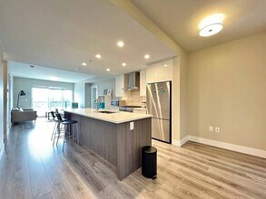 1496 Charlotte Rd in North Vancouver, BC - Building Photo - Building Photo