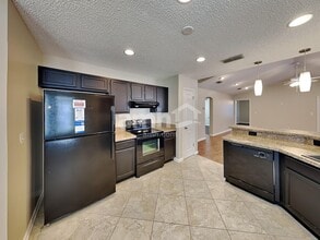 3139 Wavering Ln in Middleburg, FL - Foto de edificio - Building Photo