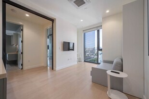 6401 Wilshire Blvd in Los Angeles, CA - Building Photo