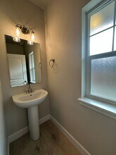 868 NW 19th St in Redmond, OR - Building Photo - Building Photo