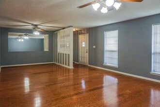 10526 Hammerly Blvd in Houston, TX - Building Photo - Building Photo