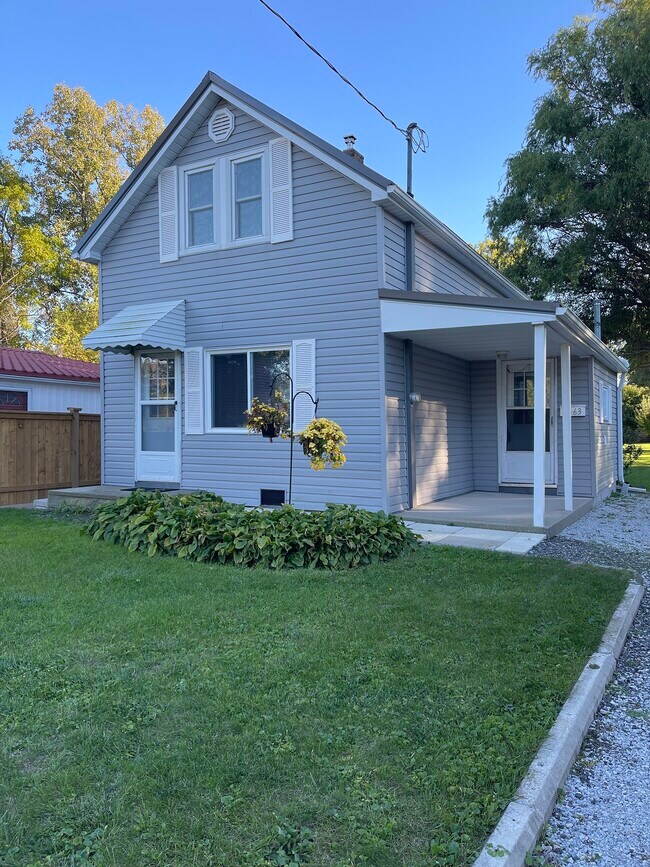 1463 Exmouth St in Sarnia, ON - Building Photo - Building Photo