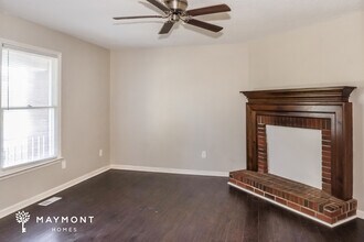 111 Saralee Dr in Huntsville, AL - Foto de edificio - Building Photo