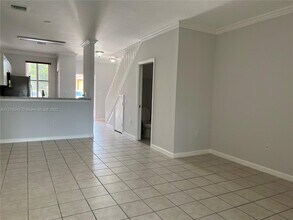 17359 NW 7th Ave, Unit 105 in Miami, FL - Building Photo - Building Photo
