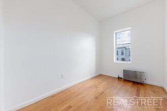 Lovely 3 BED Floor Thru w/ PRIVATE BACKYAR in Brooklyn, NY - Foto de edificio - Building Photo