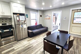 2105 Rue Saint-Timothée in Montréal, QC - Building Photo - Building Photo
