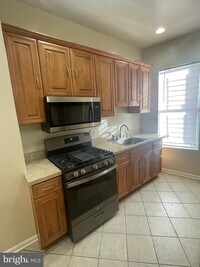 725 E Biddle St photo'