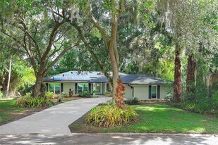 411 Valencia Cir in Oviedo, FL - Building Photo