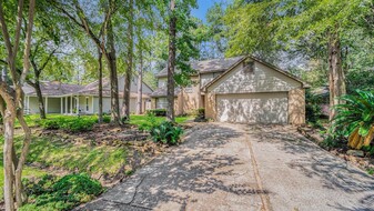 8 Hickory Oak Dr