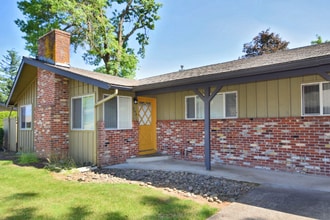 250 SE Vista Ave in Gresham, OR - Building Photo - Building Photo