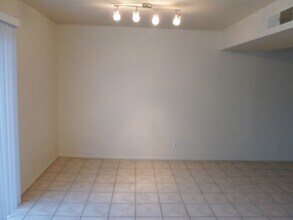 606 Rolling Green Dr in Las Vegas, NV - Building Photo - Building Photo