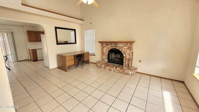 7149 Golden Hawk Dr in El Paso, TX - Building Photo - Building Photo