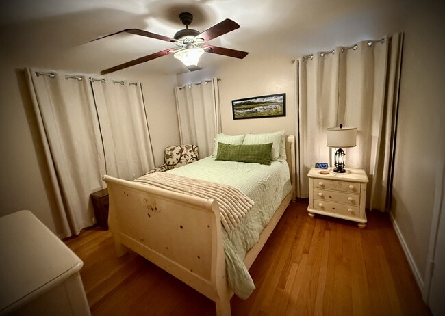 10325 Newcombe Dr in Dallas, TX - Building Photo - Building Photo