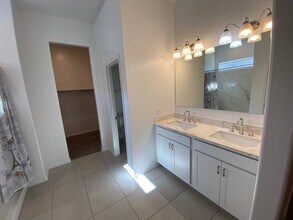 15627 W Smoketree Dr in Surprise, AZ - Building Photo - Building Photo