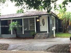 335 NE 114th St in Miami, FL - Building Photo