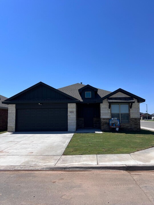 6931 11th St in Lubbock, TX - Building Photo
