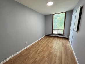 865 King St E in Hamilton, ON - Building Photo - Building Photo