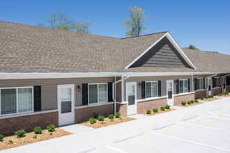 Retreat at Leisure Living in Evansville, IN - Building Photo - Building Photo