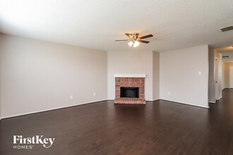 3825 Foxhound Ln in Fort Worth, TX - Foto de edificio - Building Photo