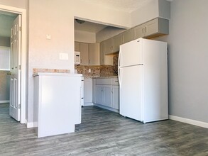 Las Vistas in Albuquerque, NM - Building Photo - Interior Photo