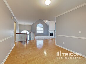 1302 Waymar Way SW in Marietta, GA - Foto de edificio - Building Photo